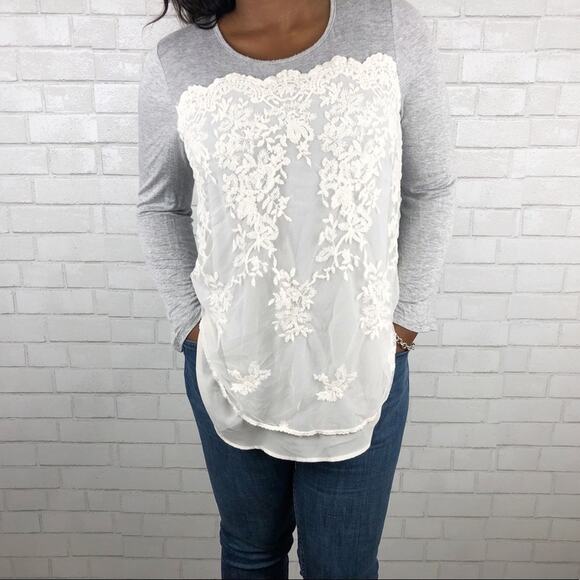 Xhilaration Embroidered Lace Front Long Sleeve Blouse in Gray Cream Size Medium - Picture 2 of 8